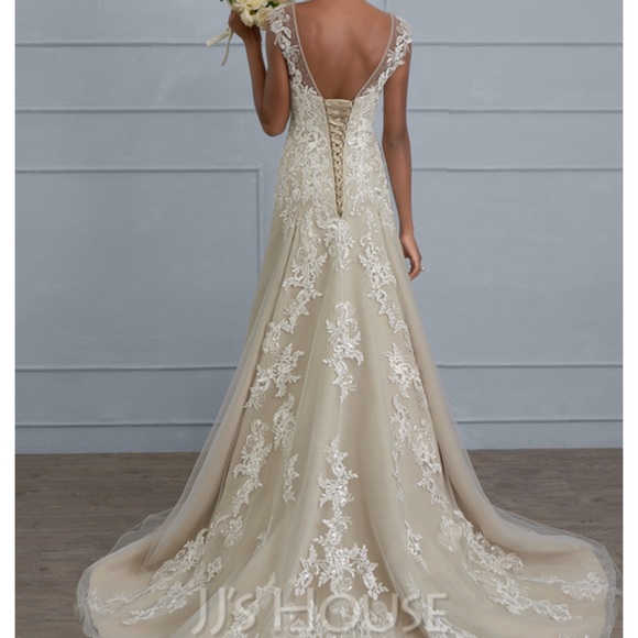 Beautiful Never Worn JJs House wedding Dress. Size 12. - Picture 2 of 9